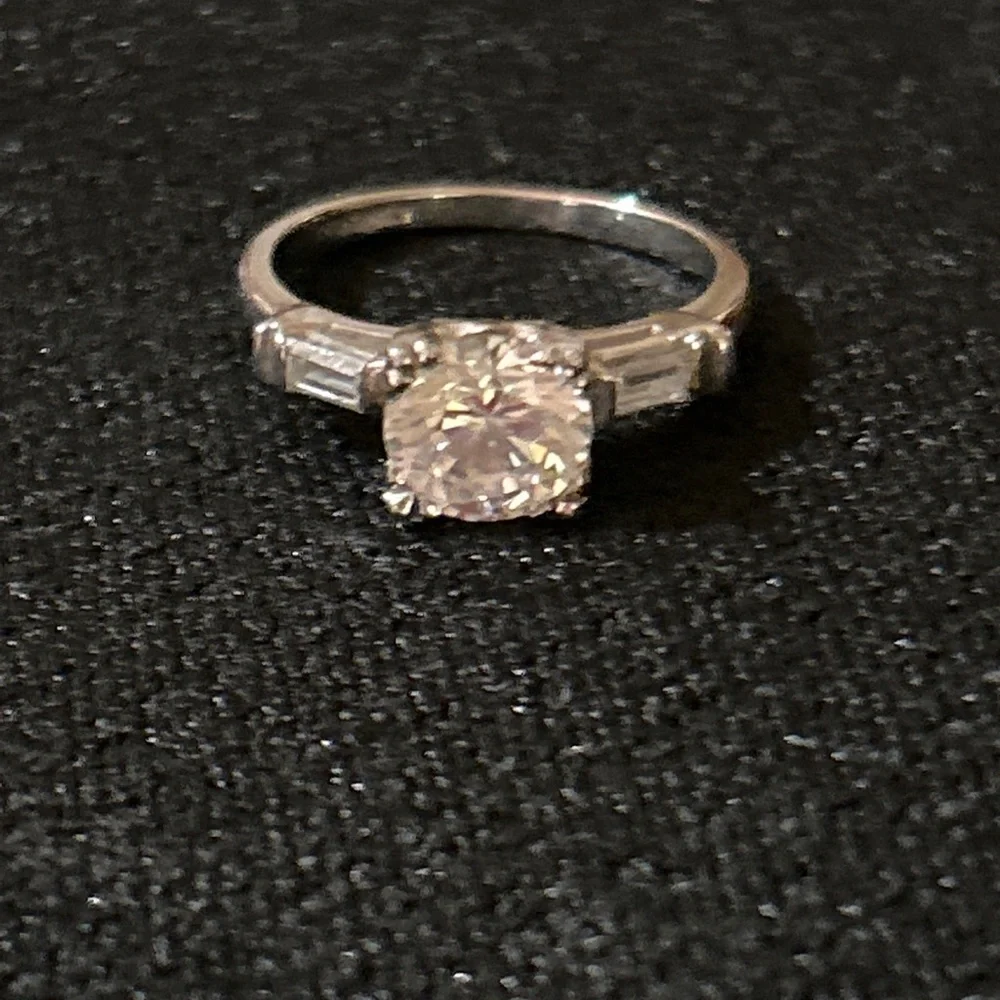 Platinum ring - Picture 1 of 6
